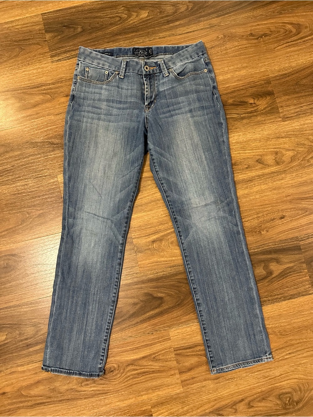 Lucky Brand Straight Leg Jeans in Faded Blue